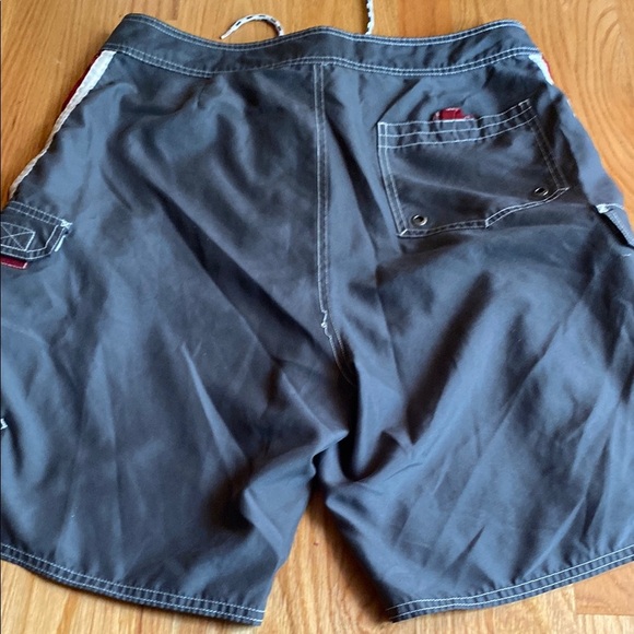 Old Navy Charcoal and Burgundy Men's Board Shorts - Picture 3 of 4